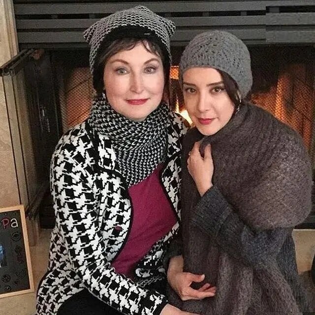 سال 94؛ سحر جعفری جوزانی در کنار مادر آمریکایی اش «کَکِل جیمز»