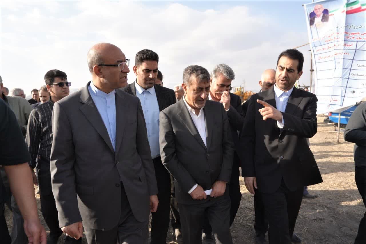 سرمایهگذاری تازهای به مبلغ ۷۰ هزار میلیارد تومان در کرمانشاه انجام شد/ آغاز ساخت دو پروژه کلان در این استان سرمایهگذاری تازهای به مبلغ ۷۰ هزار میلیارد تومان در کرمانشاه انجام شد/ آغاز ساخت دو پروژه کلان در این استان