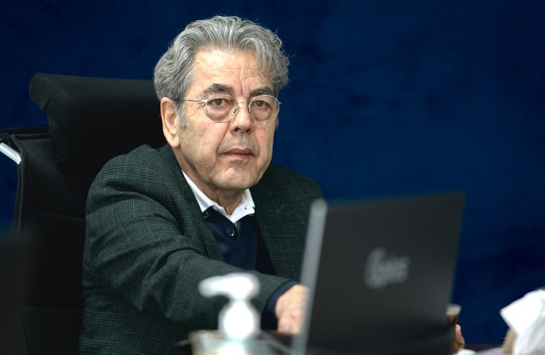 فعالان رسانه‌ای نمی‌پذیرند که صداوسیما به صرف وابستگی به حاکمیت، برای‌شان تعیین تکلیف کند/  زمانه نظارت‌های عمودی و آمرانه گذشته است