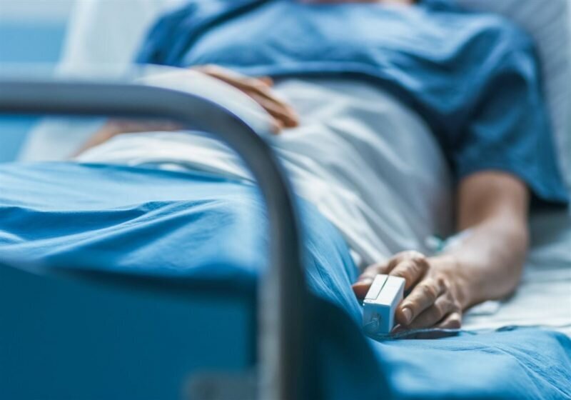 مرد تهرانی در حالی که با یک فنجان چای در حال استراحت بود، بیهوش شد و خودروی سانتافهاش به شکل مرموزی ناپدید گردید. مرد تهرانی در حالی که با یک فنجان چای در حال استراحت بود، بیهوش شد و خودروی سانتافهاش به شکل مرموزی ناپدید گردید.