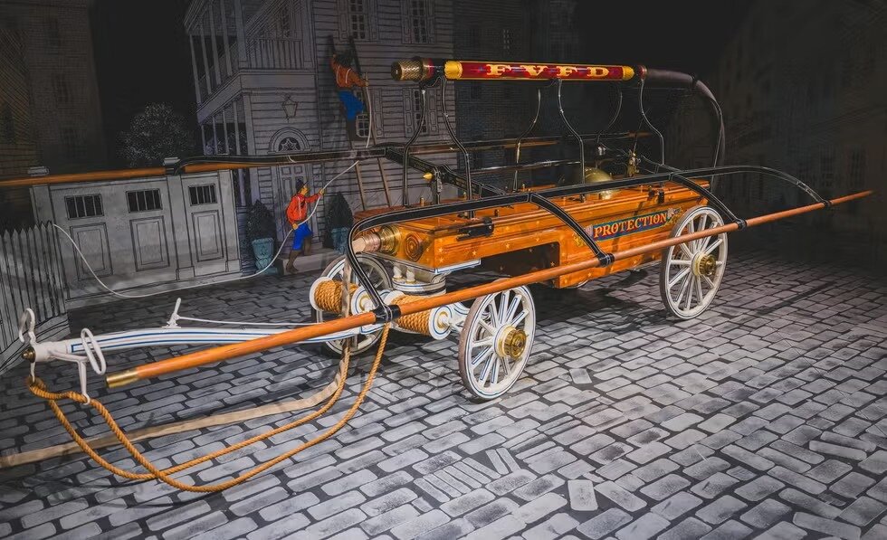 فروش ماشین‌های آتش‌نشانی با قدمت ۱۰۰ ساله /عکس