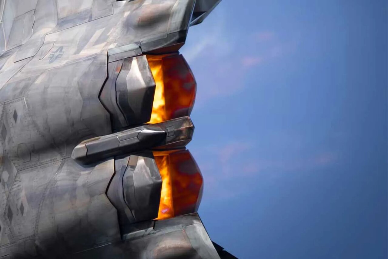 مصرف سوخت جنگنده F-۲۲ رپتور چقدر است؟