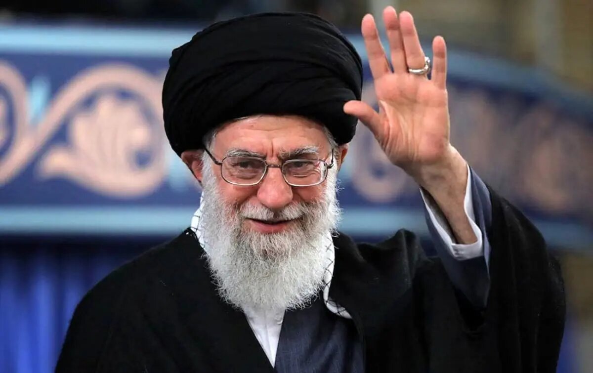 ببینید | خاطره جالب کارشناس شبکه افق از ساده زیستی رهبر انقلاب در زمان ریاست جمهوری