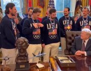 ببینید | ترامپ مدال طلای المپیک بازیکن هاکی روی یخ آمریکا را پس نداد!