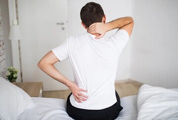 تشک طبی یا طبی فنری برای دیسک کمر، کدام انتخاب خواب را بهتر می‌کند؟