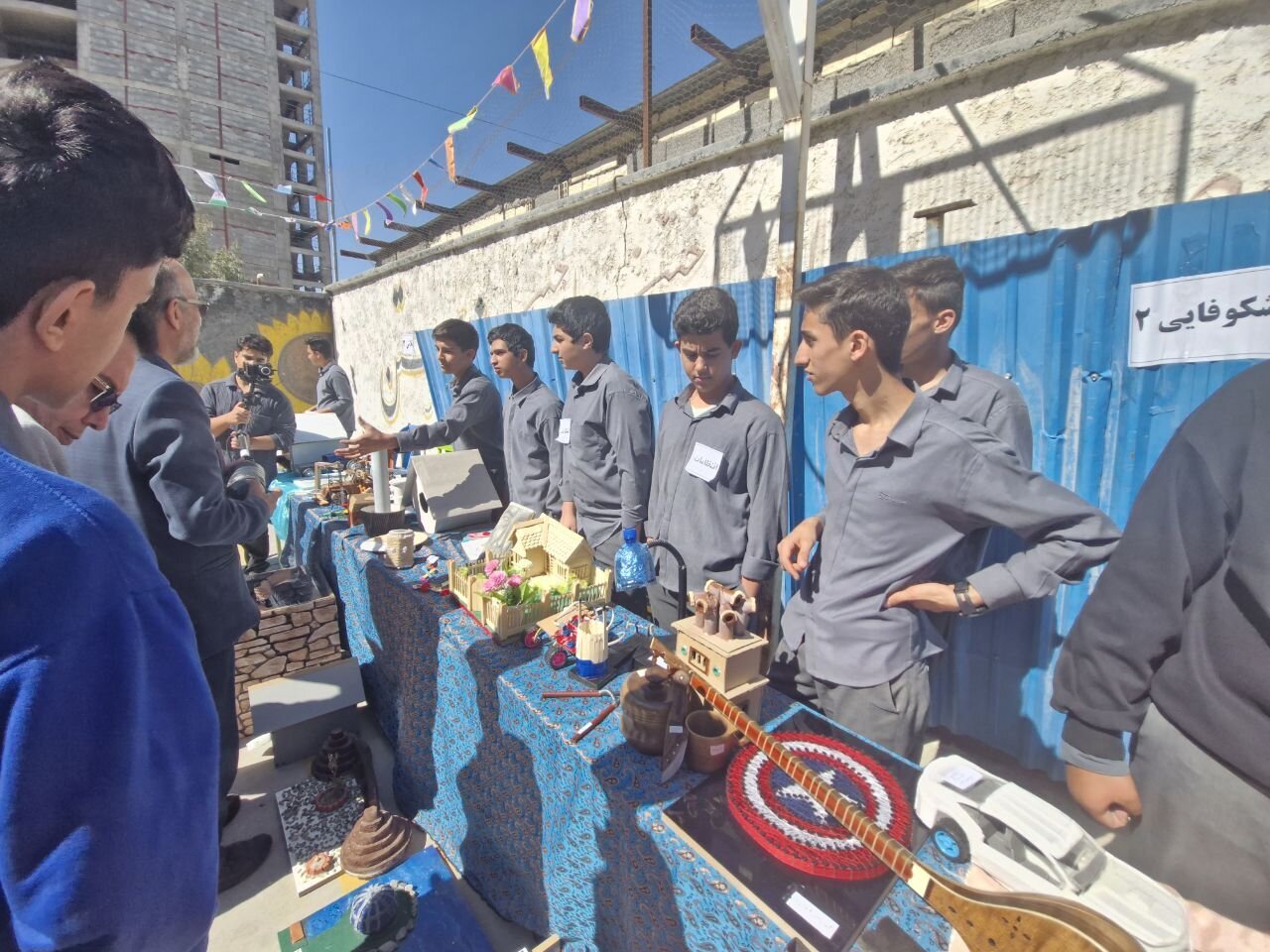 دانشآموزان سیرجانی دست به اقدام شگفتانگیزی زدند؛ نجات دو زندانی با کمک ذخیرههای مالی اندک خود. دانشآموزان سیرجانی دست به اقدام شگفتانگیزی زدند؛ نجات دو زندانی با کمک ذخیرههای مالی اندک خود.