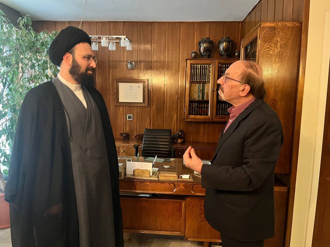 سالیان خدمت و ساعتی مصاحبت؛ در کنار سید علی خمینی