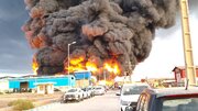 آتش‌سوزی در کارخانه تولید مواد اولیه پلاستیک پتروشیمی در شهرک صنعتی آبادان