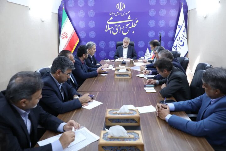 نشست هم‌اندیشی به‌منظور حمایت از مشاوران و پیمانکاران بومی در پروژه‌های عمرانی استان یزد