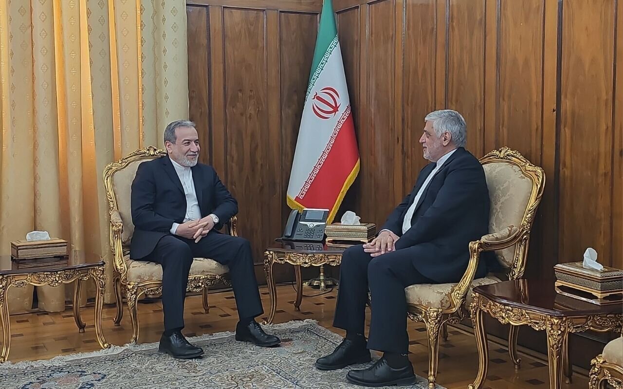 سفیر تازه منصوب ایران در لبنان با معاون وزیر امور خارجه کشورمان ملاقات کرد. سفیر تازه منصوب ایران در لبنان با معاون وزیر امور خارجه کشورمان ملاقات کرد.