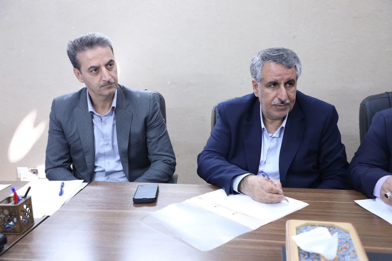 نشست هم‌اندیشی به‌منظور حمایت از مشاوران و پیمانکاران بومی در پروژه‌های عمرانی استان یزد