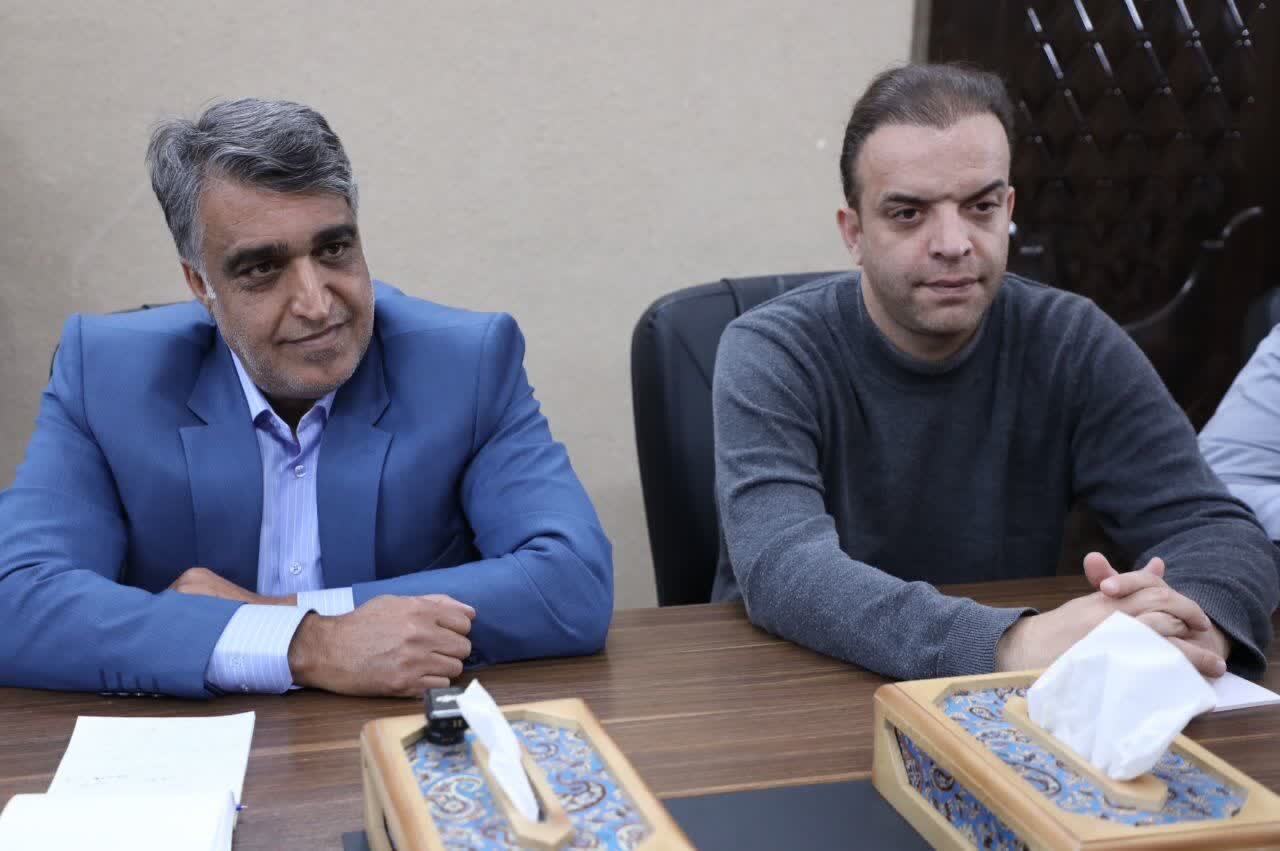 نشست هم‌اندیشی به‌منظور حمایت از مشاوران و پیمانکاران بومی در پروژه‌های عمرانی استان یزد