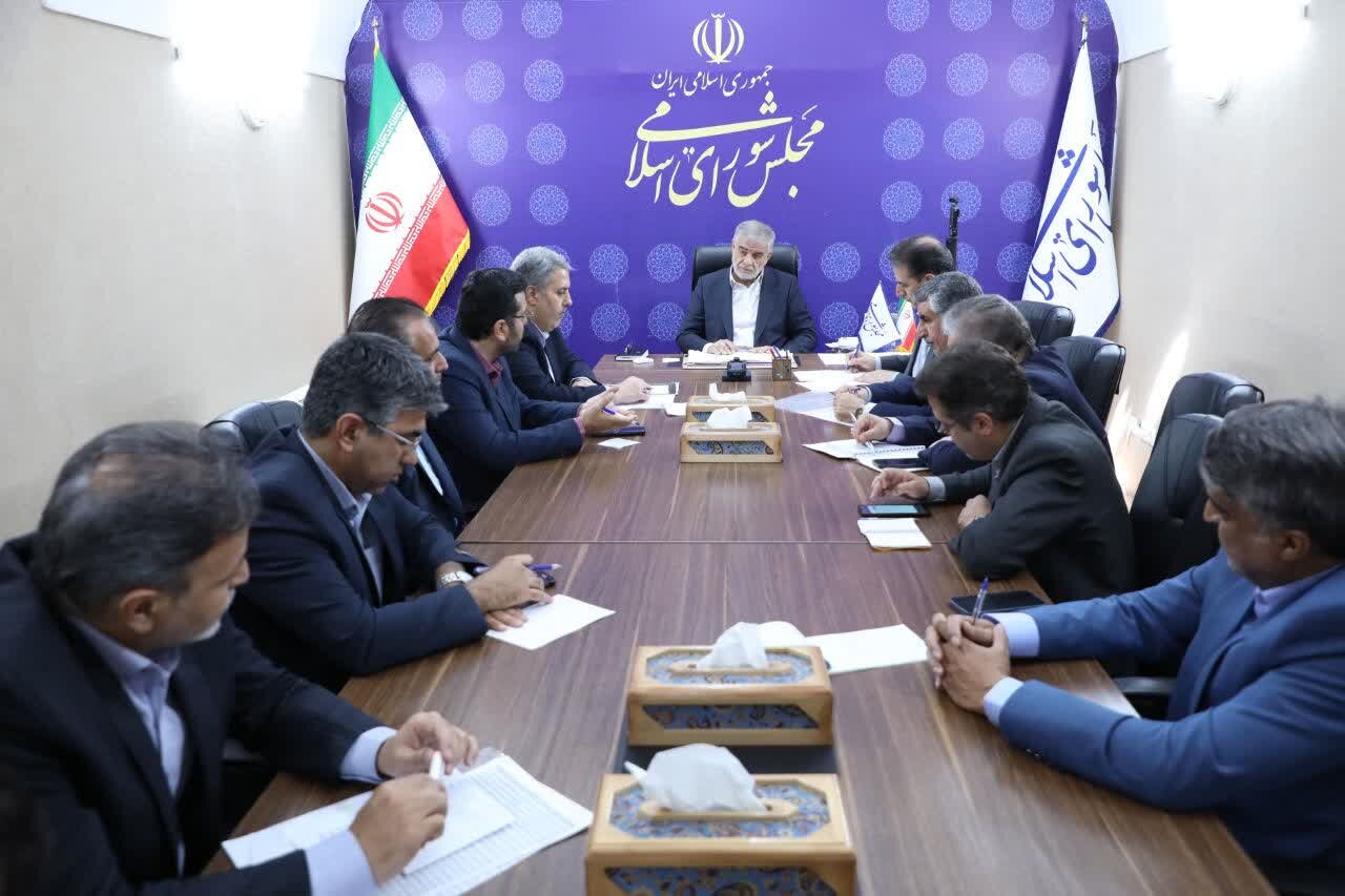 برگزاری نشست هماندیشی برای حمایت از مشاوران و پیمانکاران محلی در پروژههای عمرانی استان یزد برگزاری نشست هماندیشی برای حمایت از مشاوران و پیمانکاران محلی در پروژههای عمرانی استان یزد