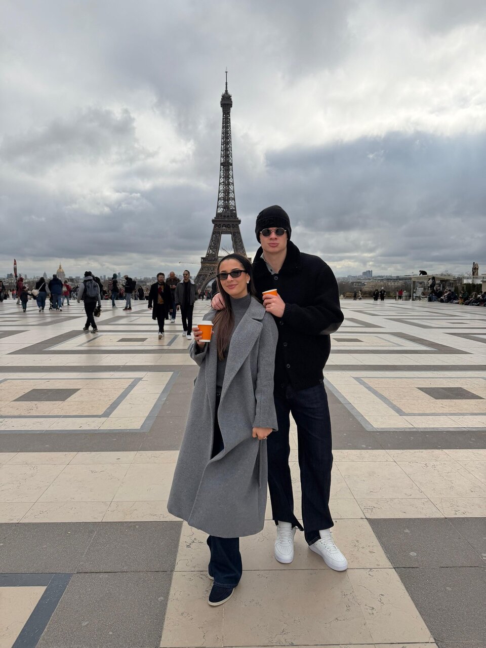 عکس | سفر عاشقانه هالند به پاریس؛ بچهغول و نامزدش مقابل برج ایفل