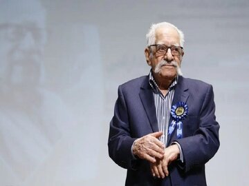 وداع با پیکر نخستین مترجم منشور کوروش در تهران برای خاکسپاری در شیراز وداع با پیکر نخستین مترجم منشور کوروش در تهران برای خاکسپاری در شیراز