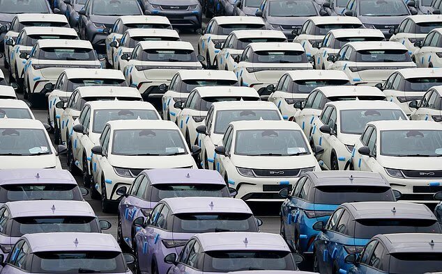 افزایش ۵۰ درصدی قیمت خودرو/ ارزیابی تازه یک کارشناس درباره وضعیت بازار خودرو تا پایان سال افزایش ۵۰ درصدی قیمت خودرو/ ارزیابی تازه یک کارشناس درباره وضعیت بازار خودرو تا پایان سال