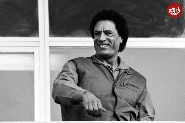 عکس/ «معمر قذافی» در یک تجمع در پایتخت لیبی؛ سال ۱۳۶۵