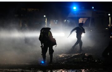 سقوط یک هواپیمای نظامی پر از پول نقد/ عکس