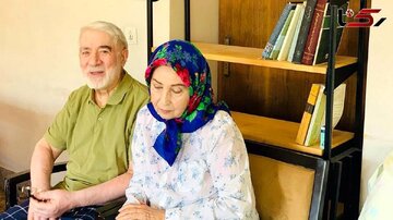 وضعیت میرحسین موسوی و زهرا رهنورد بعد از جنگ/ خانه شخصی آنها در بنبست اختر در جریان بمباران آسیب دیده/ مجوزی برای حضور در خانه صادر نشده است وضعیت میرحسین موسوی و زهرا رهنورد بعد از جنگ/ خانه شخصی آنها در بنبست اختر در جریان بمباران آسیب دیده/ مجوزی برای حضور در خانه صادر نشده است