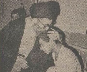 گزارش تصویری عیادت رهبر انقلاب از مجروحان بمباران شیمیایی؛ اسفند ۶۴