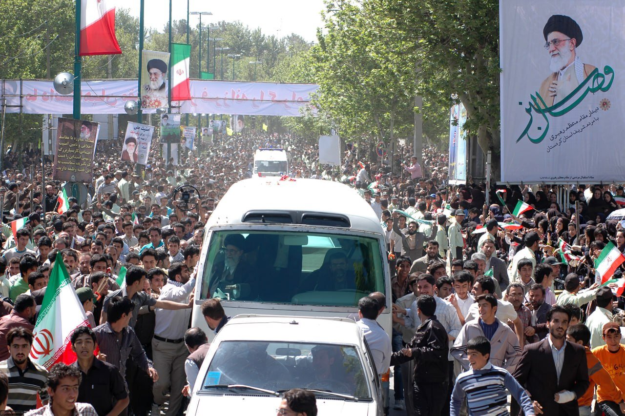 تصاویر دیدنی از سفرهای استانی رهبر انقلاب + عکس