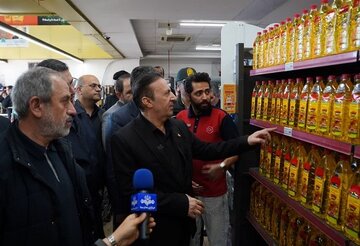 بازدید استاندار قزوین از انبارها و مراکز توزیع کالاهای اساسی