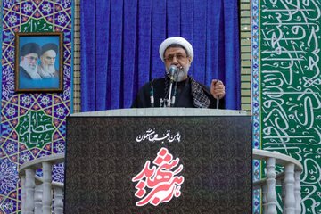 امام جمعه کرمان: مردم در صحنه دفاع از کشور و انقلاب اسلامی هستند