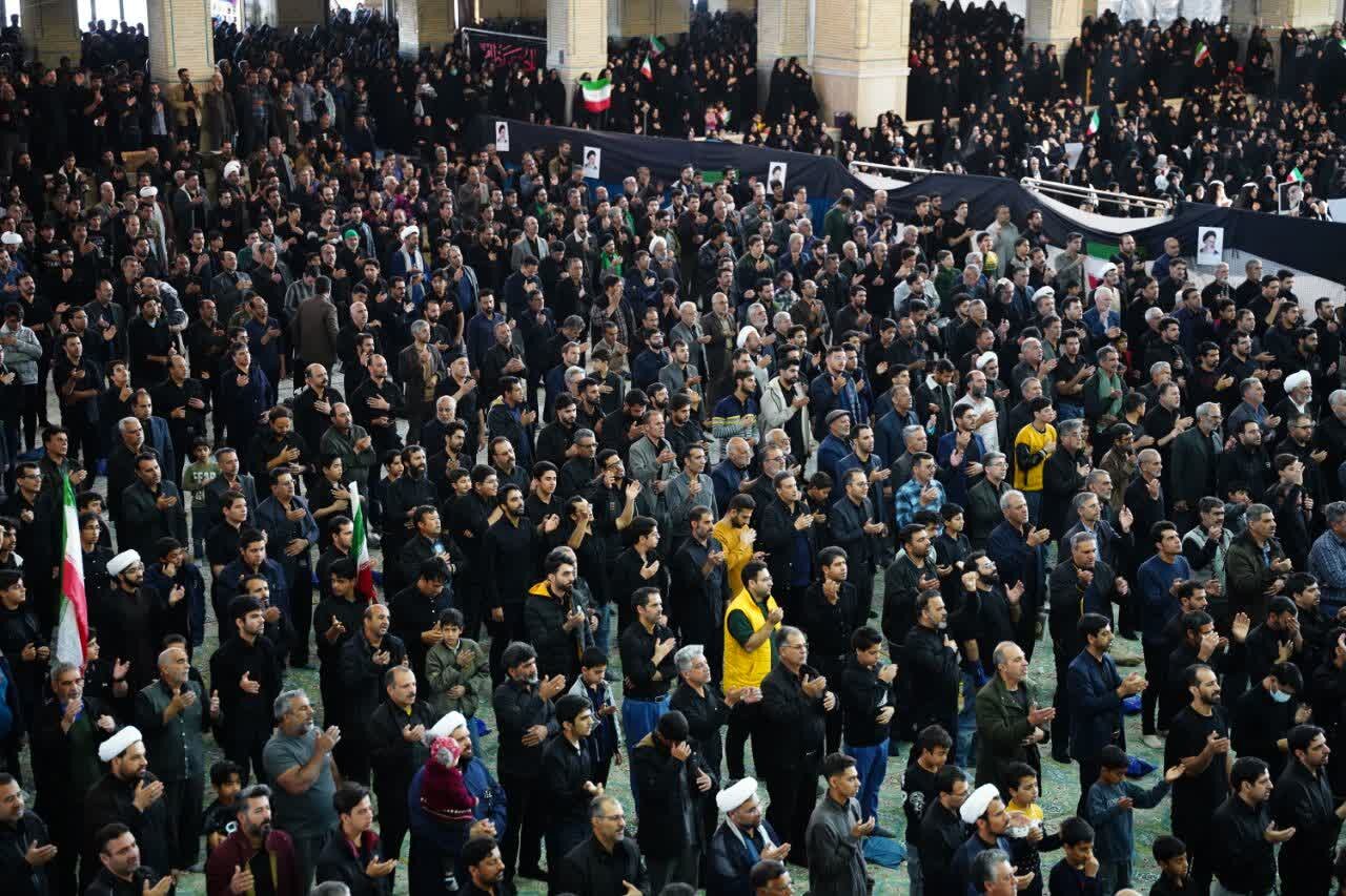 حضور باشکوه میبدی ها در سوگ شهادت رهبر معظم انقلاب اسلامی حضور باشکوه میبدی ها در سوگ شهادت رهبر معظم انقلاب اسلامی