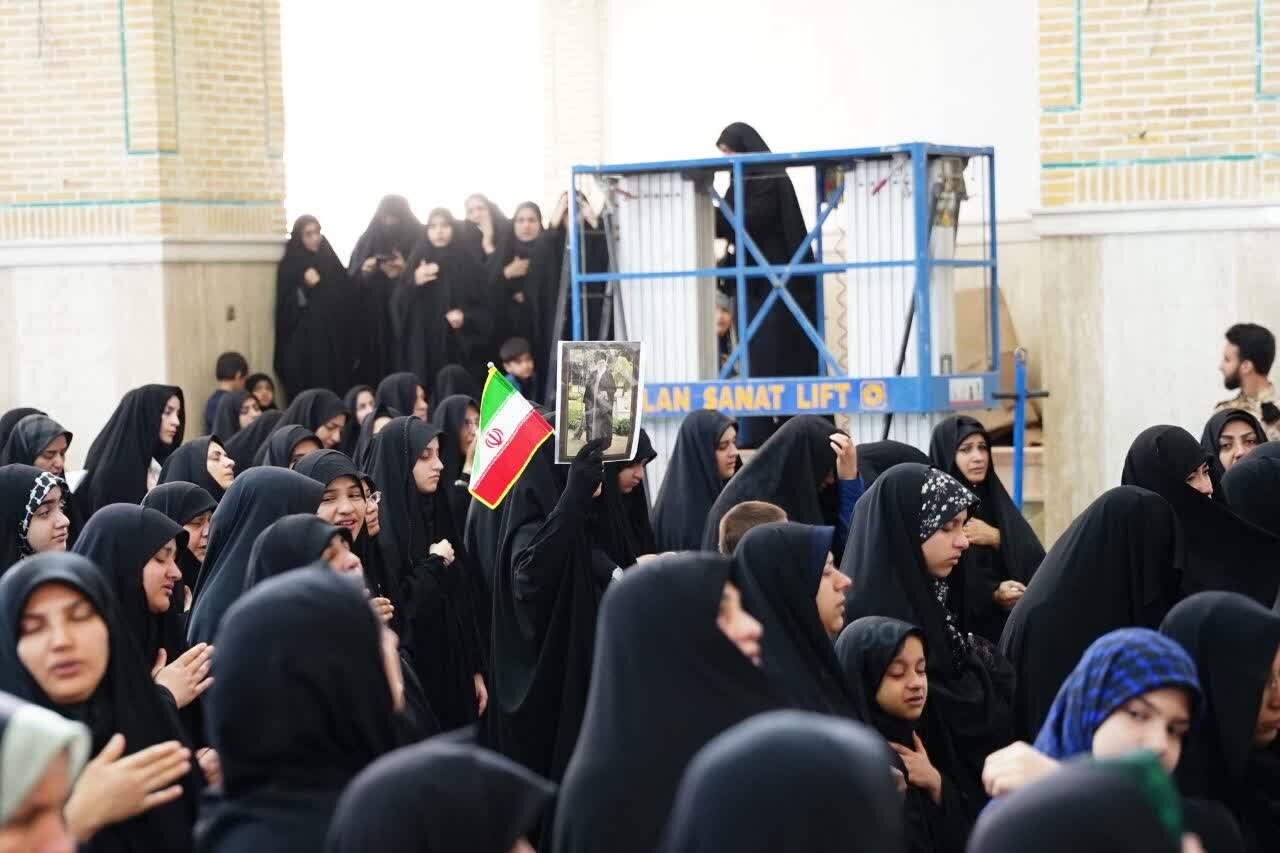 حضور باشکوه میبدی ها در سوگ شهادت رهبر معظم انقلاب اسلامی حضور باشکوه میبدی ها در سوگ شهادت رهبر معظم انقلاب اسلامی