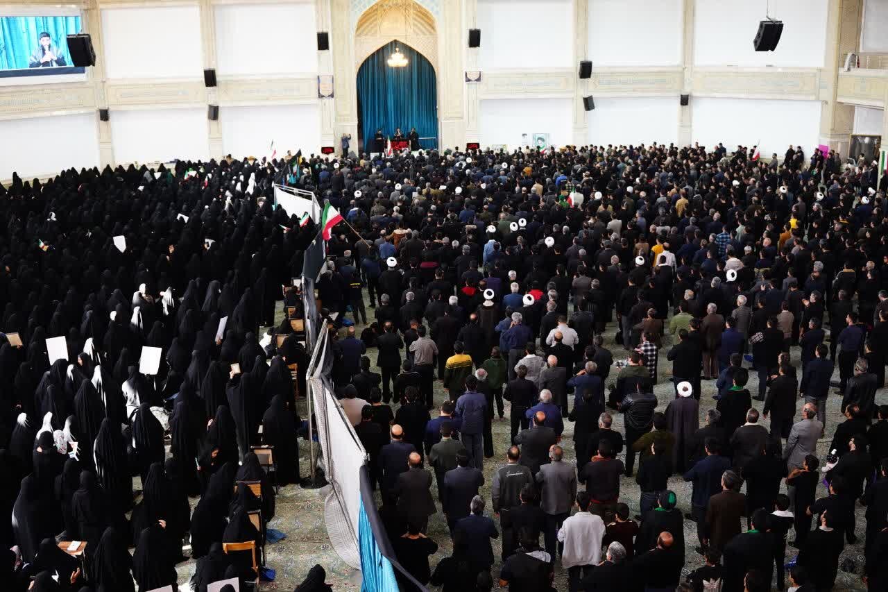 حضور باشکوه میبدی ها در سوگ شهادت رهبر معظم انقلاب اسلامی حضور باشکوه میبدی ها در سوگ شهادت رهبر معظم انقلاب اسلامی