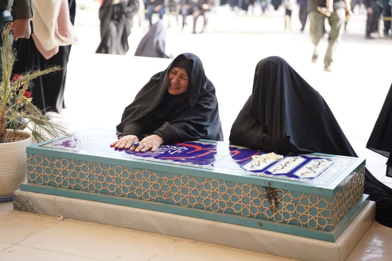 حضور باشکوه میبدی ها در سوگ شهادت رهبر معظم انقلاب اسلامی حضور باشکوه میبدی ها در سوگ شهادت رهبر معظم انقلاب اسلامی