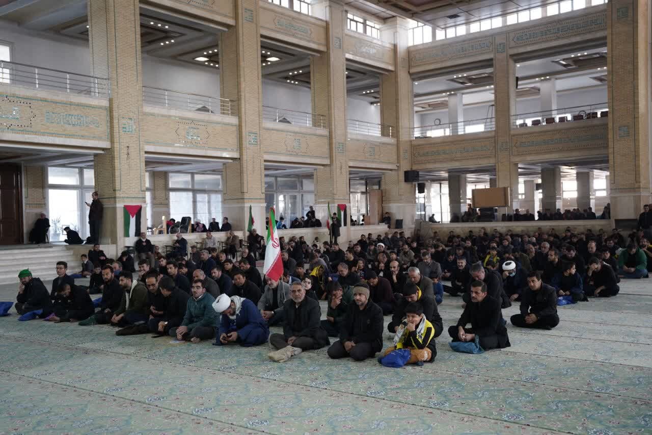 حضور باشکوه میبدی ها در سوگ شهادت رهبر معظم انقلاب اسلامی حضور باشکوه میبدی ها در سوگ شهادت رهبر معظم انقلاب اسلامی