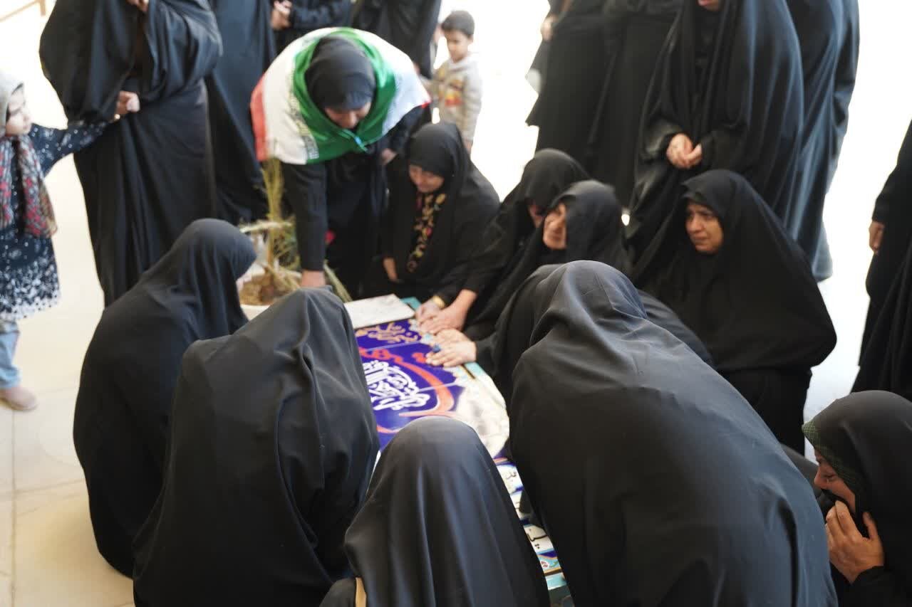 حضور باشکوه میبدی ها در سوگ شهادت رهبر معظم انقلاب اسلامی حضور باشکوه میبدی ها در سوگ شهادت رهبر معظم انقلاب اسلامی