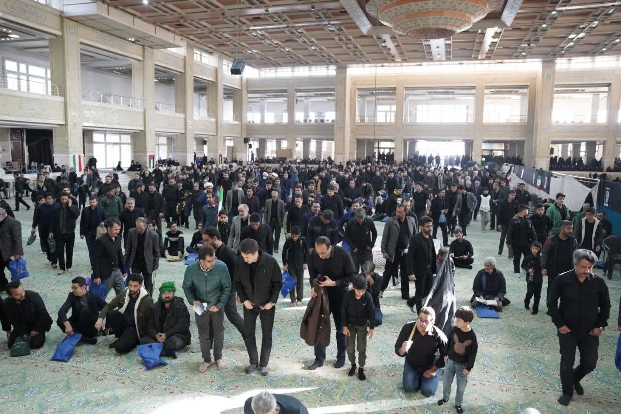 حضور باشکوه میبدی ها در سوگ شهادت رهبر معظم انقلاب اسلامی حضور باشکوه میبدی ها در سوگ شهادت رهبر معظم انقلاب اسلامی