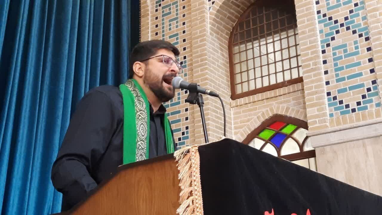 حضور باشکوه میبدی ها در سوگ شهادت رهبر معظم انقلاب اسلامی حضور باشکوه میبدی ها در سوگ شهادت رهبر معظم انقلاب اسلامی