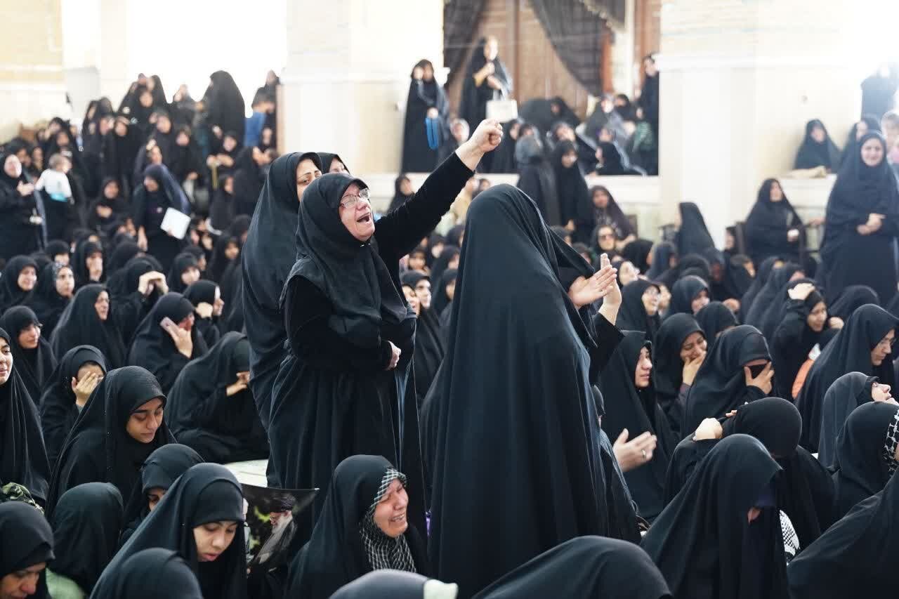حضور باشکوه میبدی ها در سوگ شهادت رهبر معظم انقلاب اسلامی حضور باشکوه میبدی ها در سوگ شهادت رهبر معظم انقلاب اسلامی