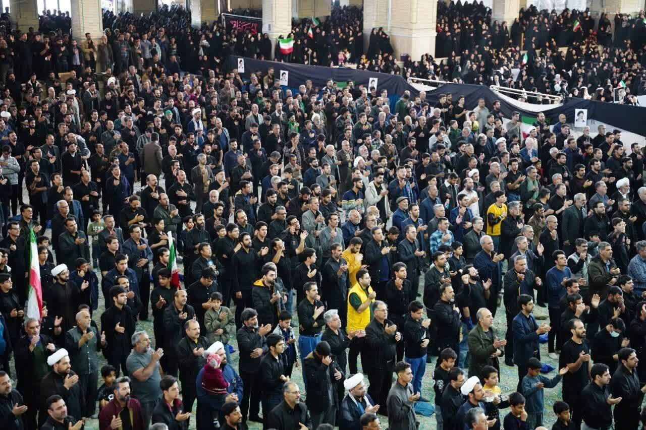 حضور باشکوه میبدی ها در سوگ شهادت رهبر معظم انقلاب اسلامی حضور باشکوه میبدی ها در سوگ شهادت رهبر معظم انقلاب اسلامی