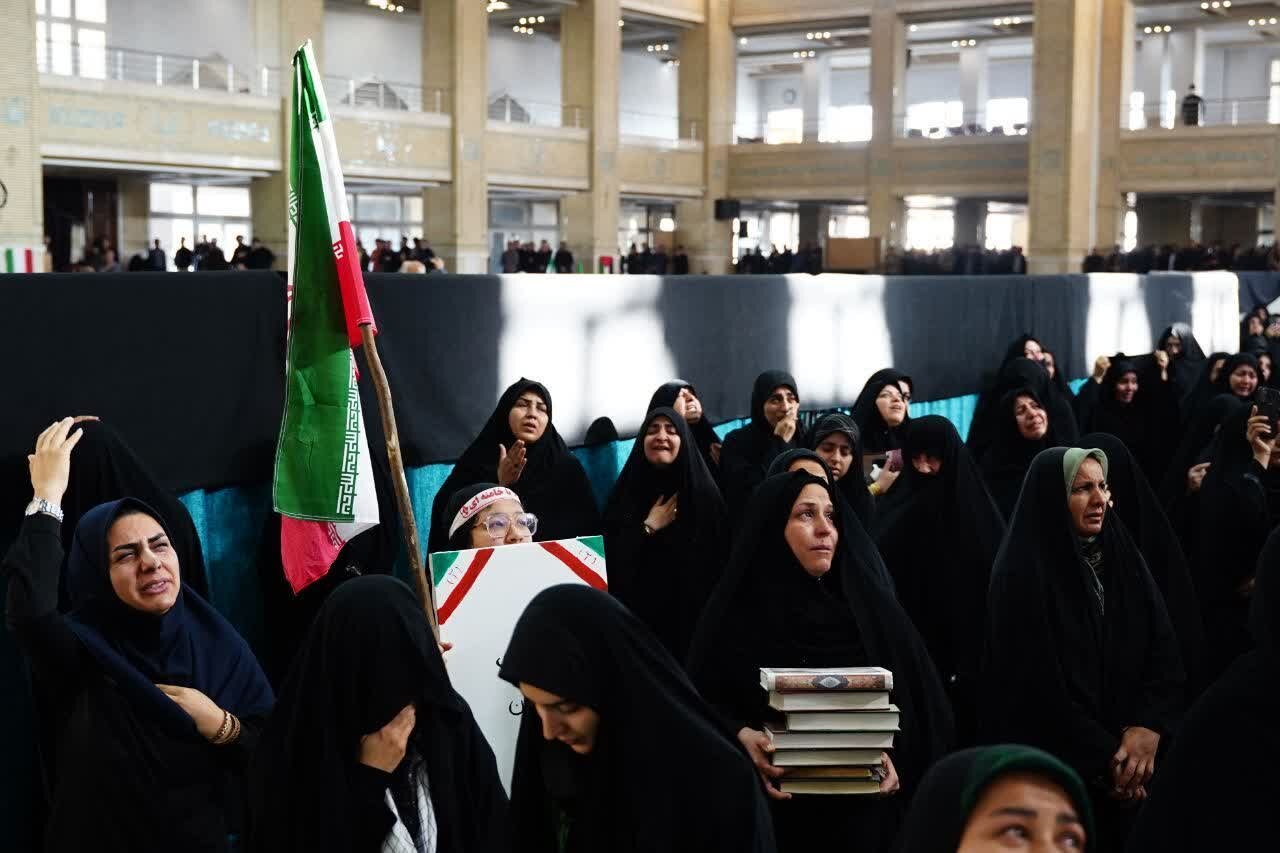 حضور باشکوه میبدی ها در سوگ شهادت رهبر معظم انقلاب اسلامی حضور باشکوه میبدی ها در سوگ شهادت رهبر معظم انقلاب اسلامی