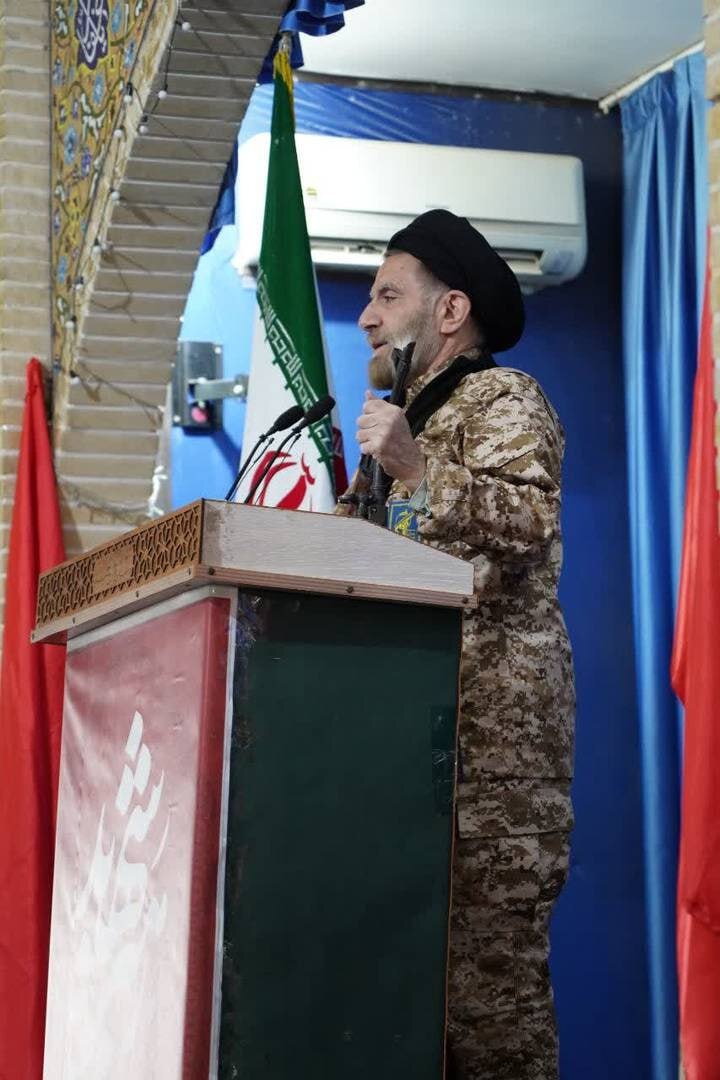 عکس | حضور امام جمعه خرمآباد با لباس رزم در نماز جمعه