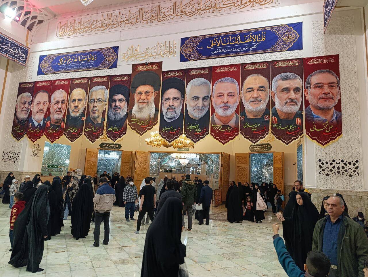 تصویر متفاوتی از حرم حضرت معصومه(س)/ عکس رئیسی در بین شهدای مقاومت و فرماندهان شهید نظامی