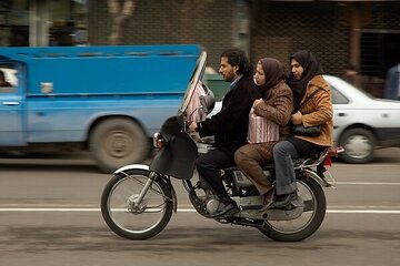 هشدار به موتورسواران؛ معابر به دلیل انتشار سیاهه‌های انفجار لغزنده است