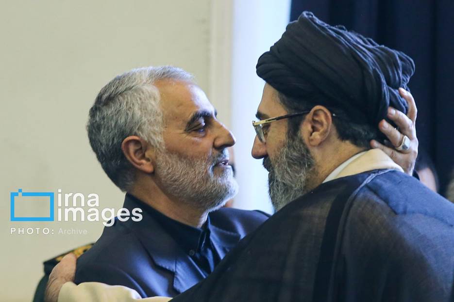 آیت الله مجتبی خامنه‌ای در قاب تصویر؛ از حضور در راهپیمایی همراه با فرزندان تا روزی که سردار سلیمانی پیشانی او را بوسید + تصاویر
