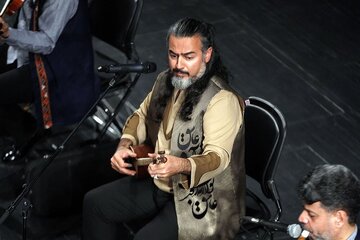 پرواز همای برای کودکان شهید میناب خواند + نماهنگ پرواز همای برای کودکان شهید میناب خواند + نماهنگ