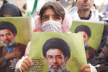 اردبیلی ها در بیعت با رهبر سوم انقلاب حماسه‌ آفریدند