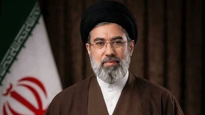 رهبر انقلاب: عزیزان مراقب باشند انتقادها موجب شکست در وحدت و انسجام اجتماعی نگردد/ ملّت عزیز ایران و جبهه‌ مقاومت درس‌های فراموش‌نشدنی برای دشمن دارد