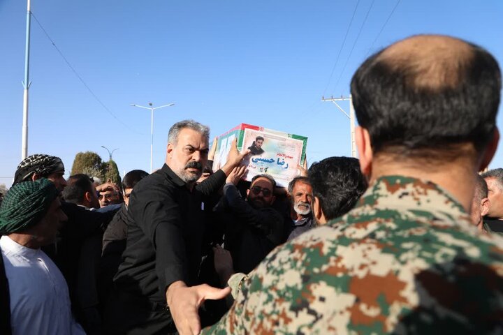 گزارش تصویری / آیین تشییع پیکر مطهر شهید اقتدار رضا حسینی در شهرستان اردکان