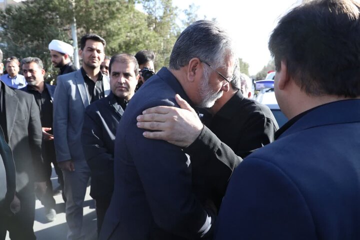 گزارش تصویری / آیین تشییع پیکر مطهر شهید اقتدار رضا حسینی در شهرستان اردکان