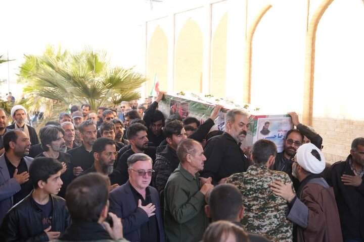 گزارش تصویری / آیین تشییع پیکر مطهر شهید اقتدار رضا حسینی در شهرستان اردکان