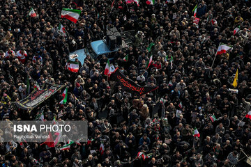 تصاویری از مراسم تشییع پیکر فرماندهان شهید «جنگ رمضان» در میدان انقلاب تهران
