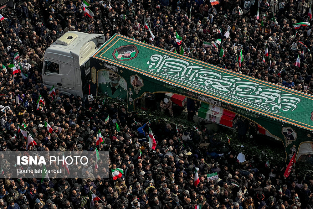 تصاویری از مراسم تشییع پیکر فرماندهان شهید «جنگ رمضان» در میدان انقلاب تهران